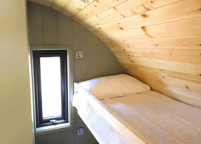 Деревянный коттедж Nadur Pods *