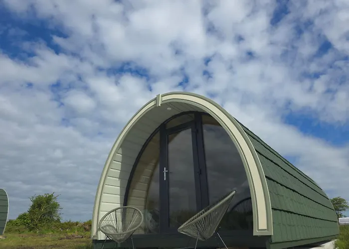 Деревянный коттедж Nadur Pods *