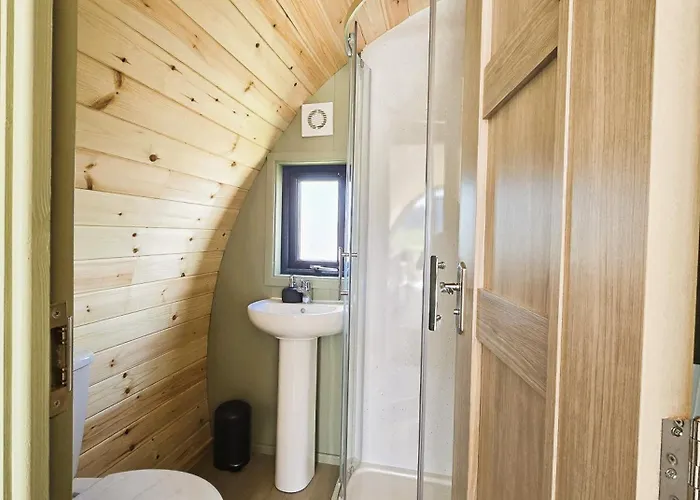 Деревянный коттедж Nadur Pods *